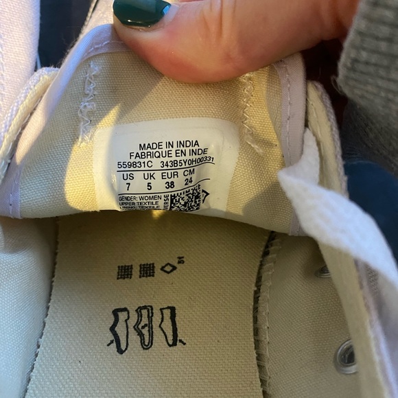 Lavender converse! - Picture 5 of 5